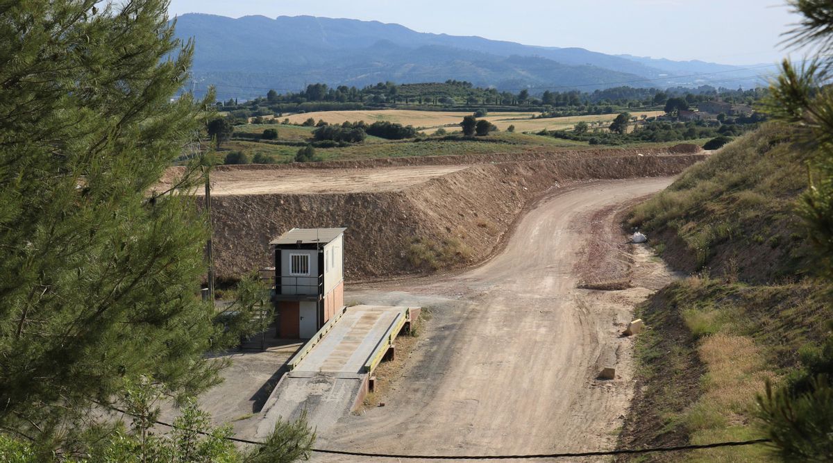 ERC denuncia que l’abocador de Can Canyadell de Rubí opera sense llicència ambiental ERC denuncia que l’abocador de Can Canyadell de Rubí opera sense llicència ambiental