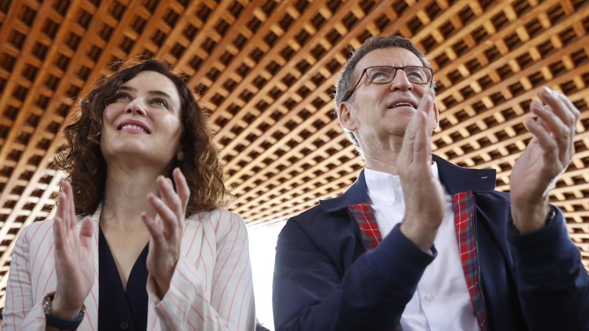 Ayuso eclipsa Feijóo i titlla el Govern de Sánchez de «lliberticida» Ayuso eclipsa Feijóo i titlla el Govern de Sánchez de «lliberticida»