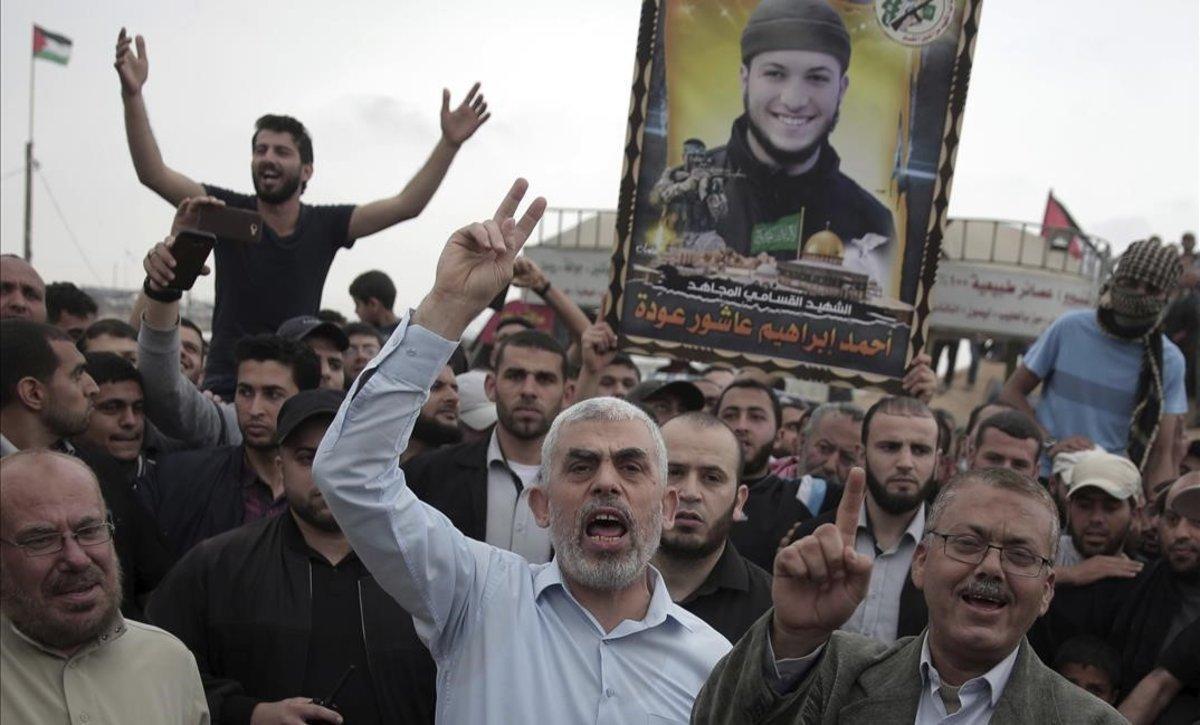 El líder de Hamas en Gaza, Yahya Sinwar, durante unas protestas el pasado abril.
