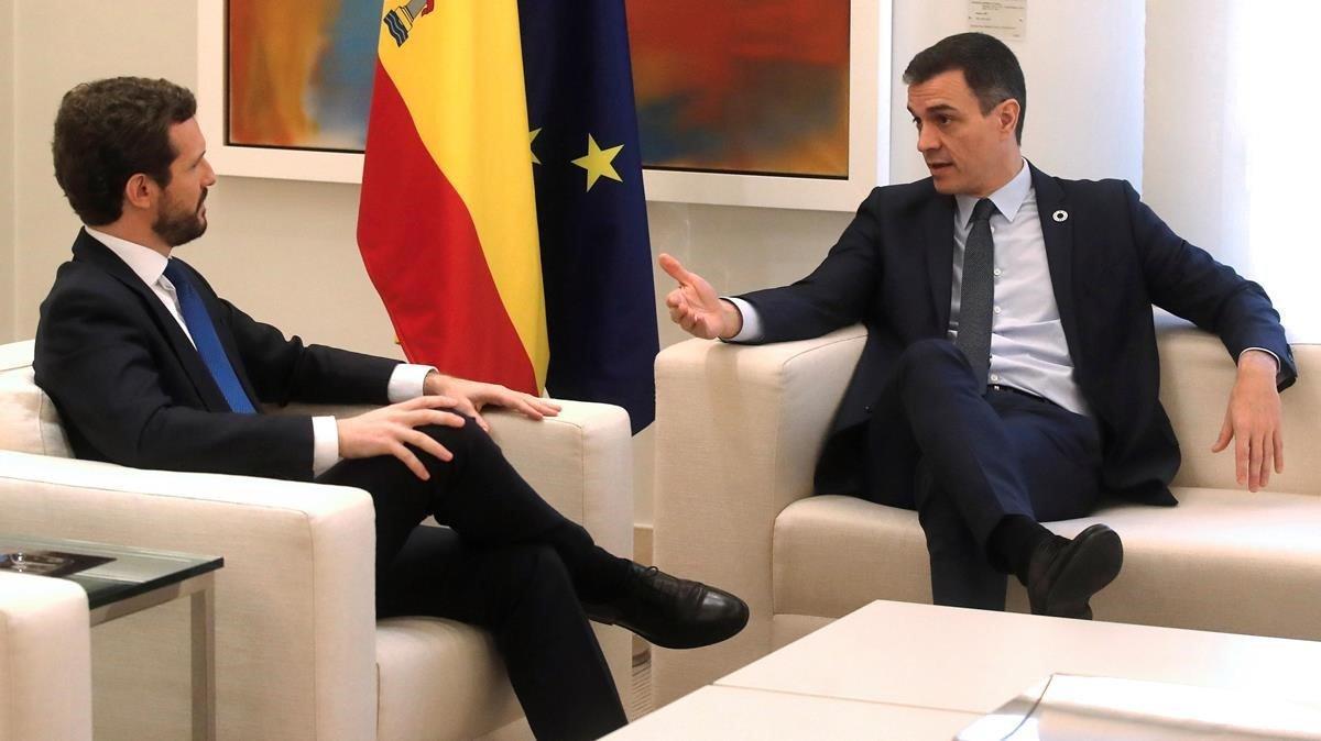 El presidente del Gobierno, Pedro Sánchez, y el líder del PP, Pablo Casado, durante su última reunión presencial, el pasado 17 de febrero en la Moncloa. El presidente del Gobierno, Pedro Sánchez, y el líder del PP, Pablo Casado, durante su última reunión presencial, el pasado 17 de febrero en la Moncloa.