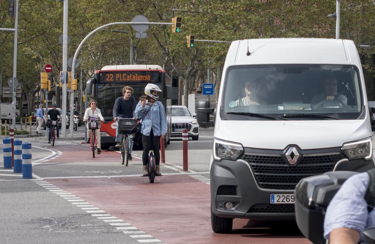DEBATE | Cuatro meses del complejo carril bici del Cinc d'Oros de Barcelona