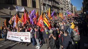 Protesta de trabajadores del metal por la Via Laietana de Barcelona.