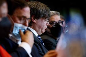 Oriol Junqueras, Carles Puigdemont y Carles Riera, durante la rueda de prensa que ofrecieron en Bruselas tras salir a la luz el espionaje masivo a políticos independentistas.