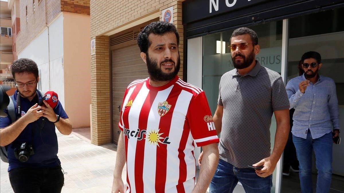 Turki Al-Sheikh sale de la notaría donde firmó la compra de la UD Almería. Turki Al-Sheikh sale de la notaría donde firmó la compra de la UD Almería.
