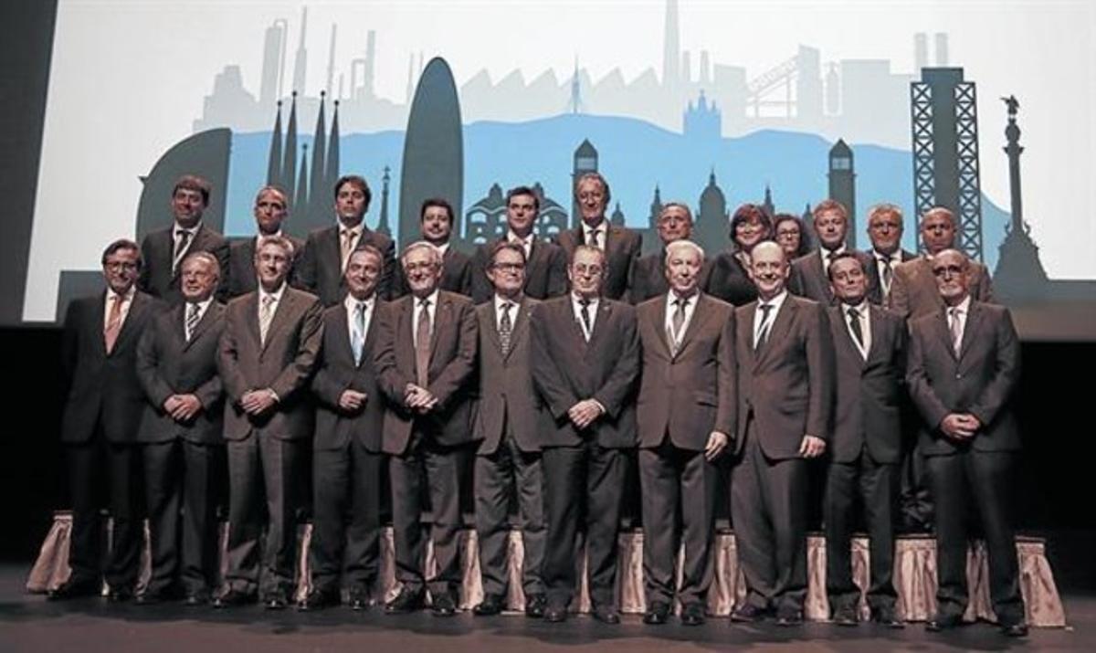 Artur Mas (en el centro) con directivos de las empresas premiadas, ayer en Barcelona. Artur Mas (en el centro) con directivos de las empresas premiadas, ayer en Barcelona.