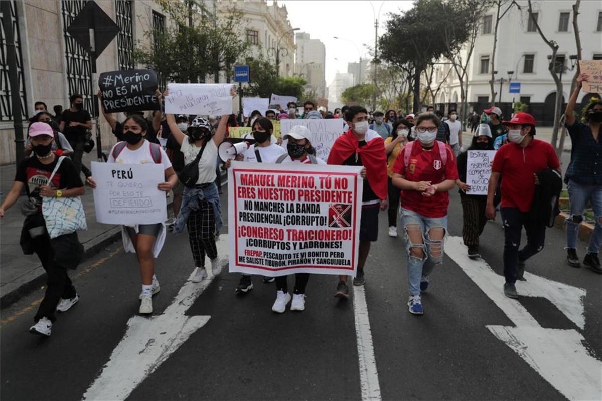 Protestas sociales en Perú en contra de Manuel Merino.