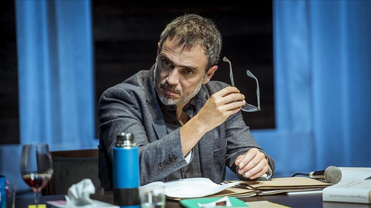 Julio Manrique, en una escena de ’Una història real’, de Pau Miró. Julio Manrique, en una escena de ’Una història real’, de Pau Miró.