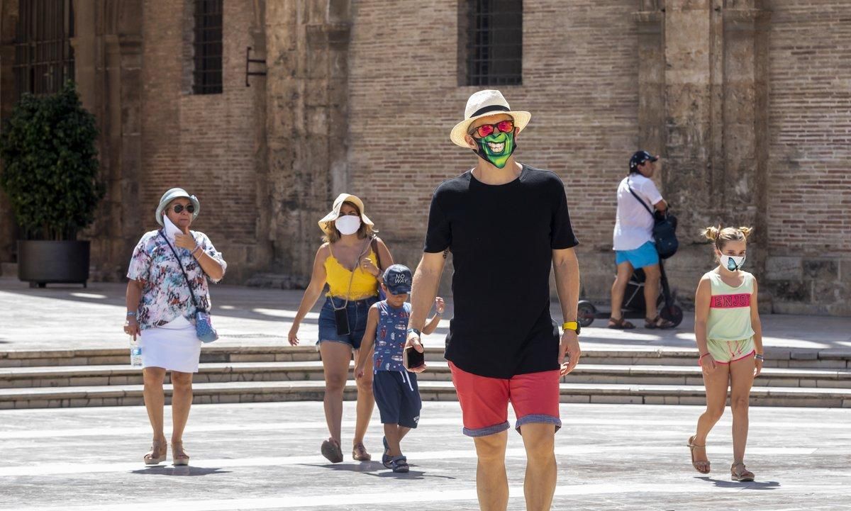 Turistas en el centro de València, este verano. Turistas en el centro de València, este verano.