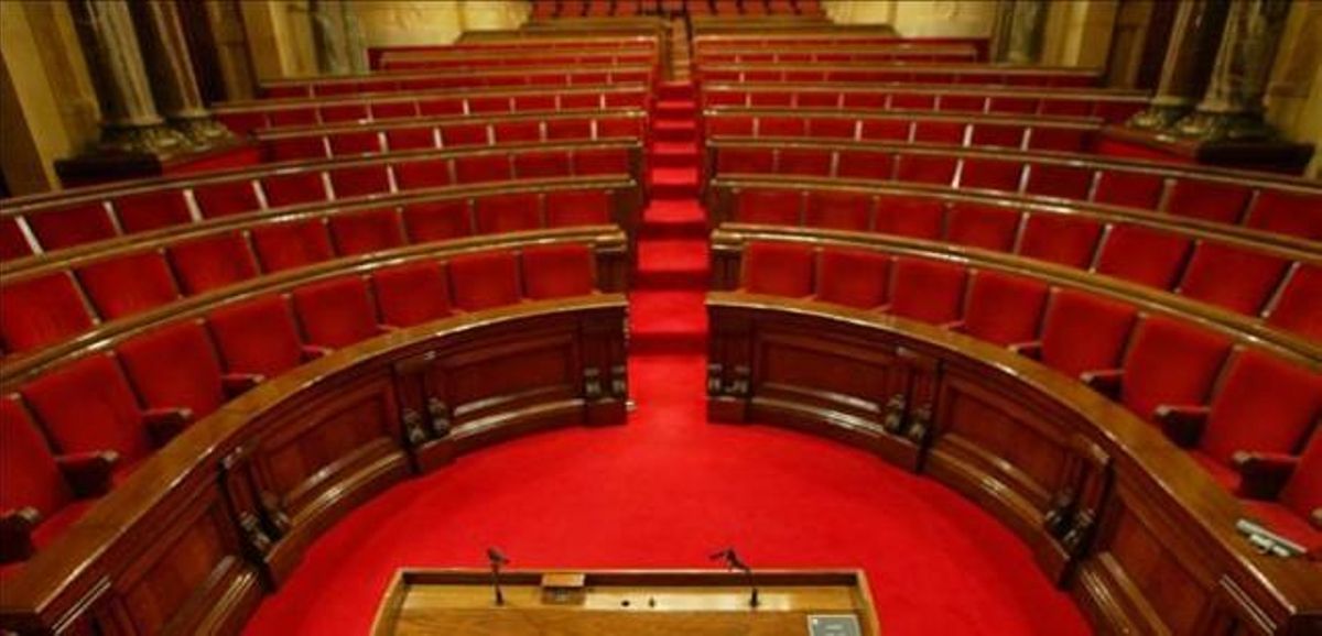 El hemiciclo del Parlament vacío, en una imagen de archivo. El hemiciclo del Parlament vacío, en una imagen de archivo.