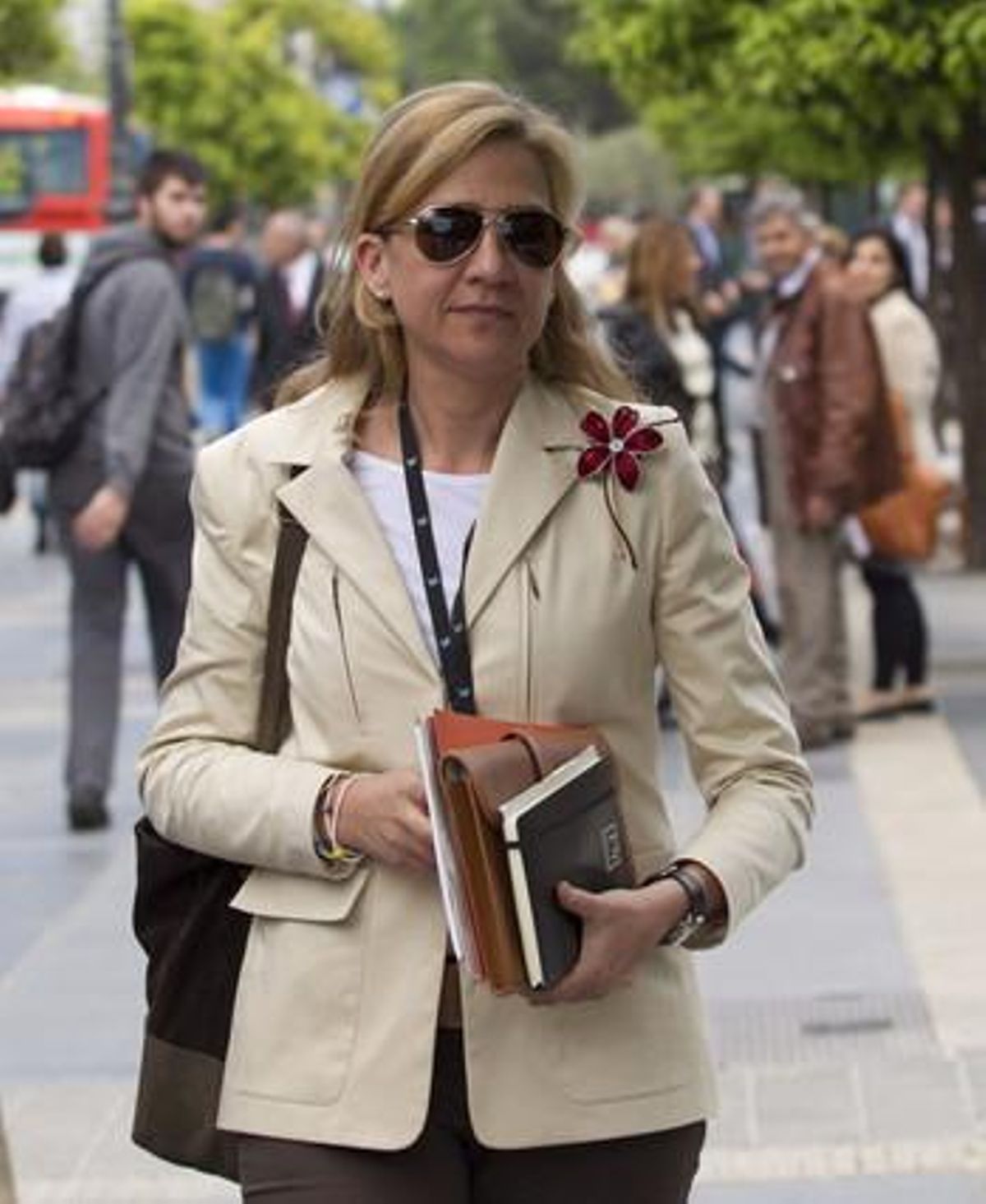 La infanta Cristina al salir de su trabajo en la central de La Caixa, el pasado mayo. La infanta Cristina al salir de su trabajo en la central de La Caixa, el pasado mayo.