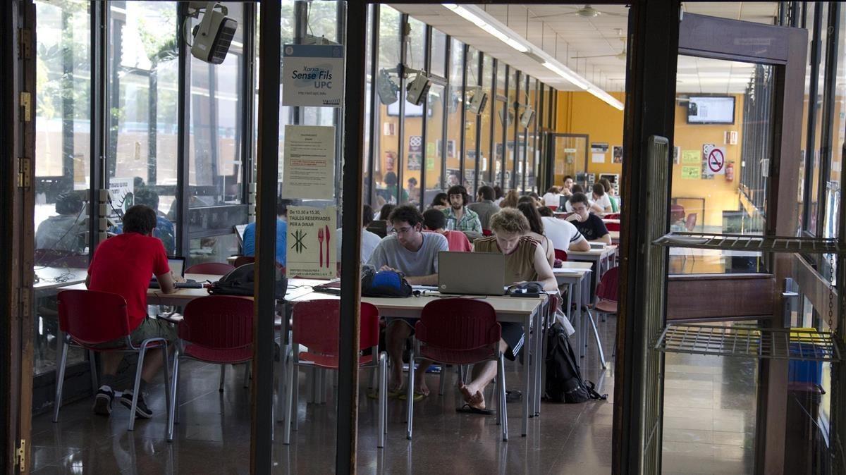 La despesa dels universitaris creix mentre cau la inversió pública La despesa dels universitaris creix mentre cau la inversió pública