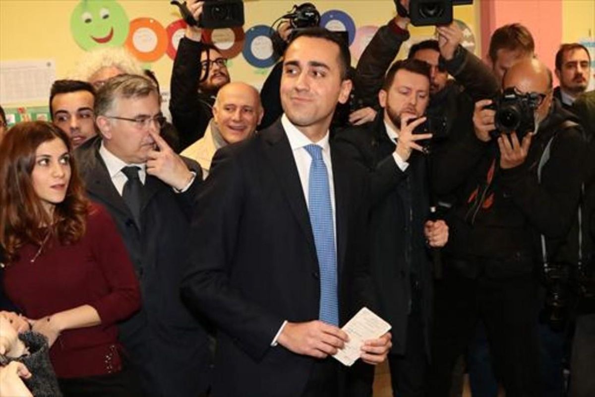 Luigi di Maio acude a votar en Nápoles. Luigi di Maio acude a votar en Nápoles.