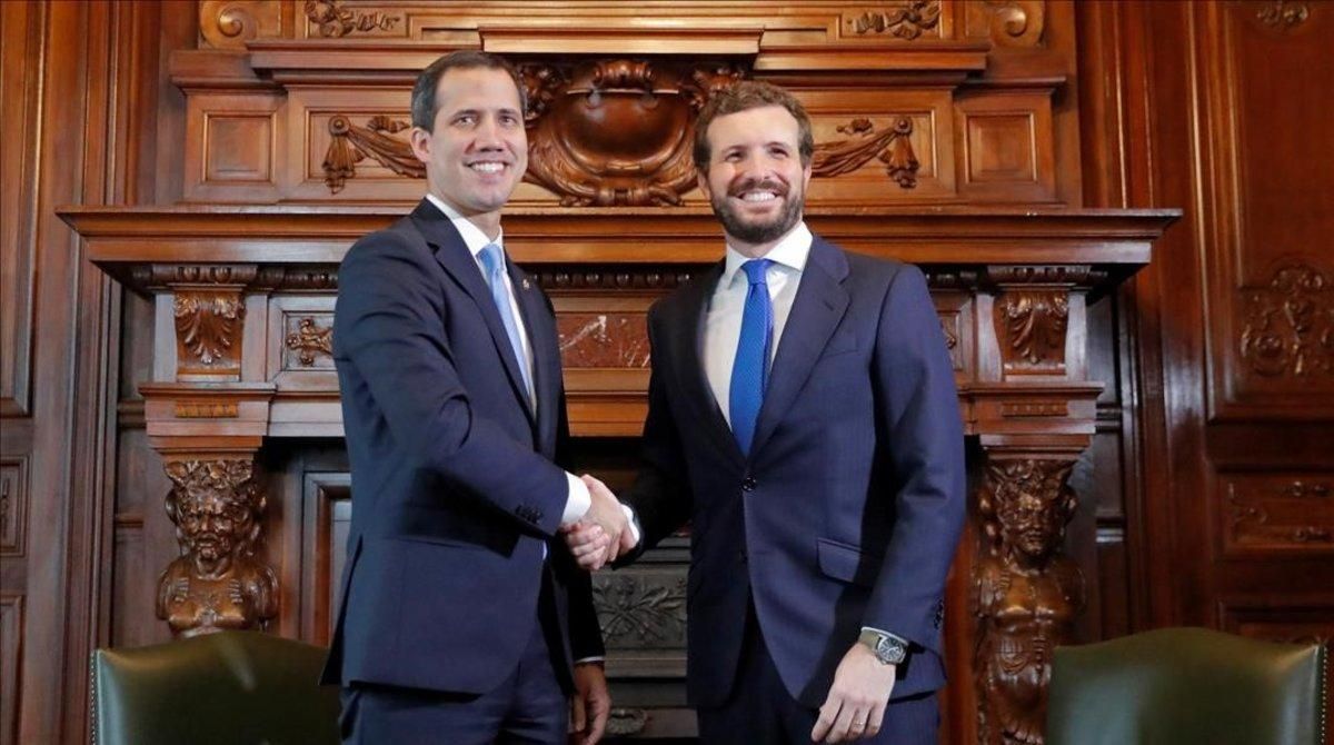 El líder venezolano, Juan Guaidó, y el presidente del PP, Pablo Casado, en su encuentro en la Casa de América El líder venezolano, Juan Guaidó, y el presidente del PP, Pablo Casado, en su encuentro en la Casa de América