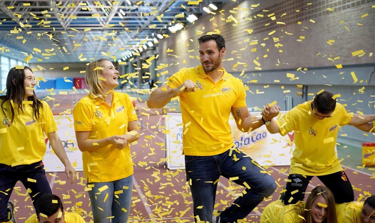 Mireia Belmonte y Saúl Cravioto en un acto de las becas Vamos-ColaCao. Mireia Belmonte y Saúl Cravioto en un acto de las becas Vamos-ColaCao.