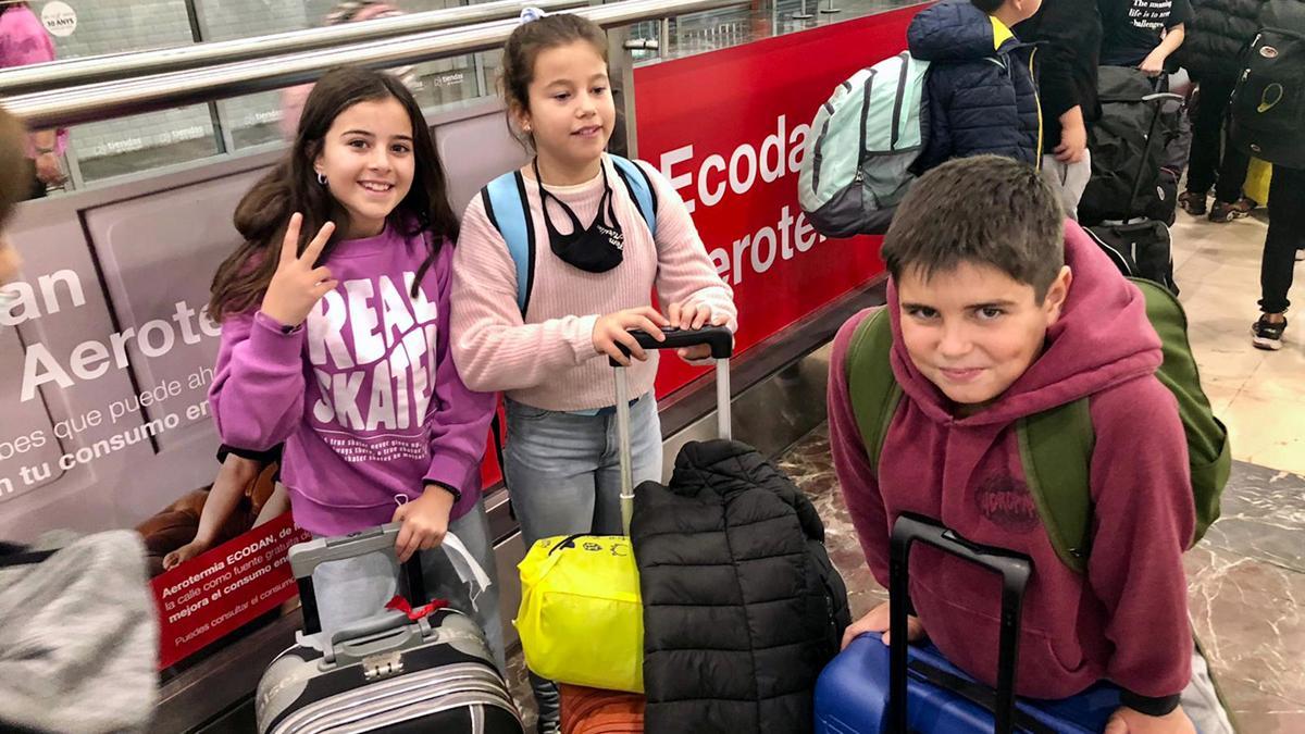 Renfe obre una investigació per aclarir l’expulsió d’un tren de 22 escolars catalans Renfe obre una investigació per aclarir l’expulsió d’un tren de 22 escolars catalans
