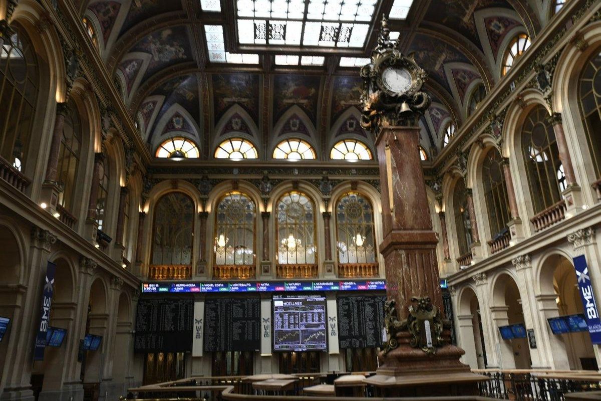 La Bolsa de Madrid. La Bolsa de Madrid.