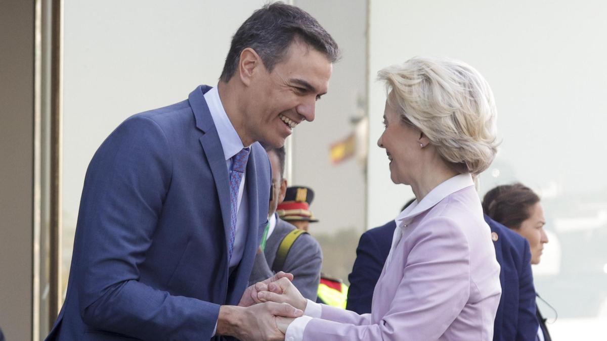 La presidenta de la Comisión Europea, Ursula von der Leyen, y el presidente del Gobierno, Pedro Sánchez.
