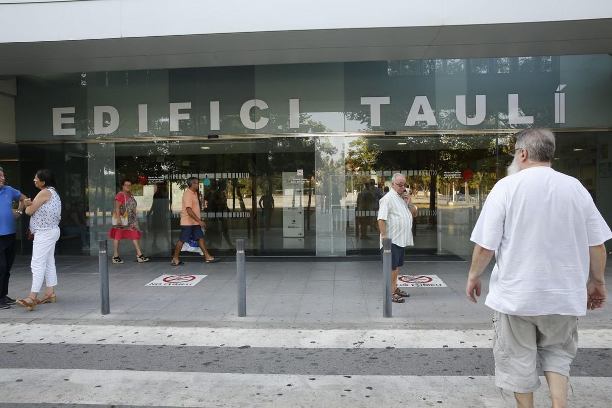 Entrada del Parc Taulí en Sabadell. Entrada del Parc Taulí en Sabadell.