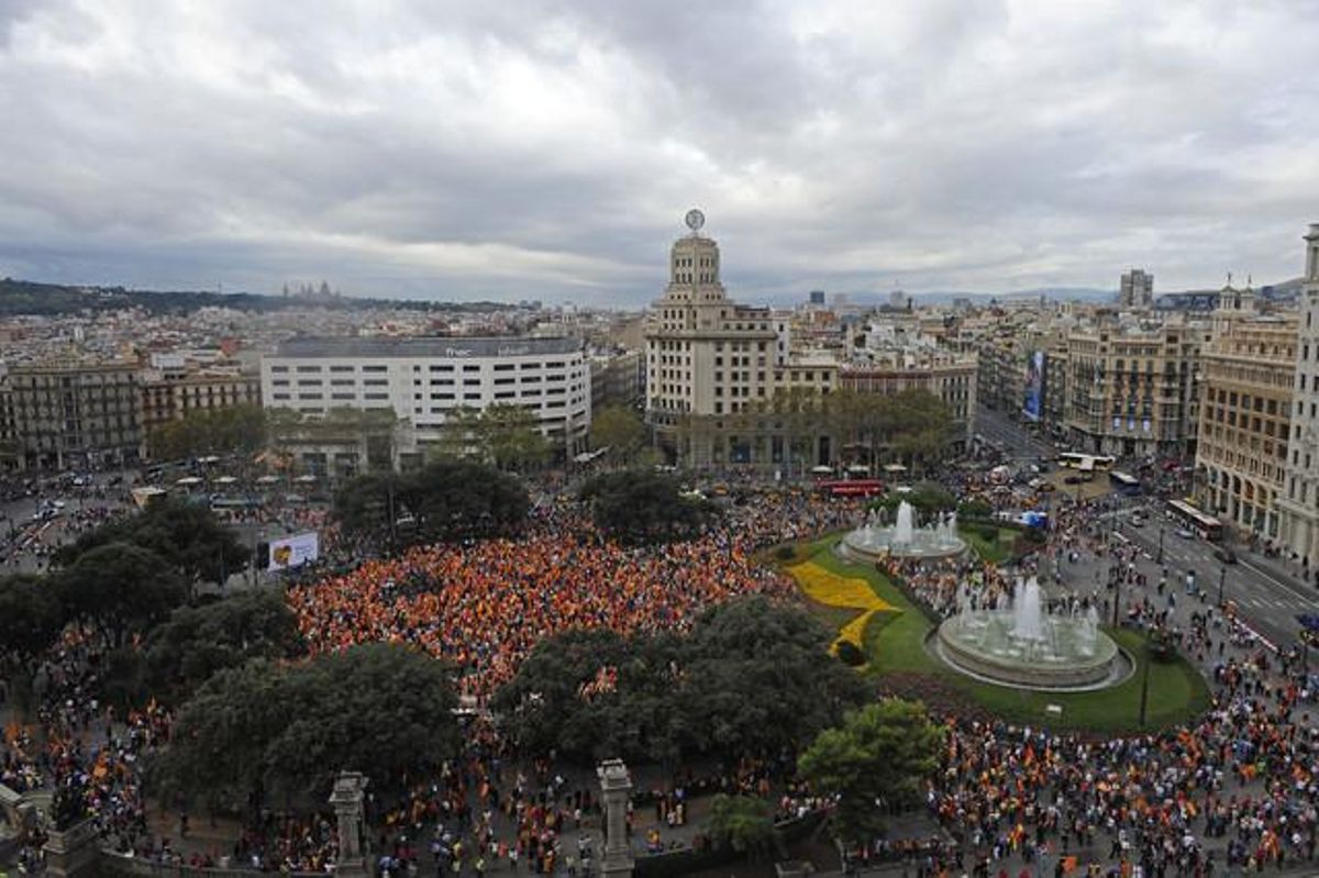 Vista aérea del acto de este viernes en la plaza de Catalunya de Barcelona. Vista aérea del acto de este viernes en la plaza de Catalunya de Barcelona.
