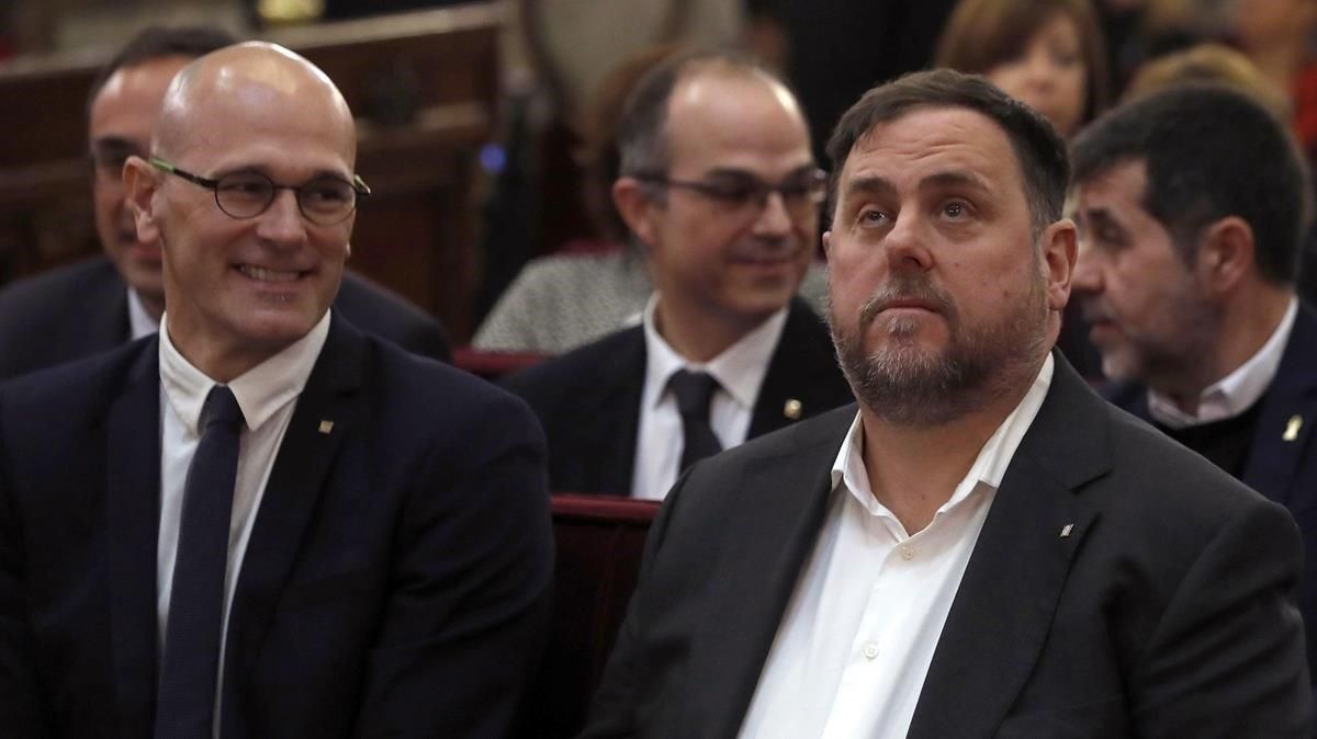 El ’exconseller’ Raül Romeva y el exvicepresidente del Govern y líder de ERC, Oriol Junqueras, el pasado febrero, durante el juicio del 1-O. El ’exconseller’ Raül Romeva y el exvicepresidente del Govern y líder de ERC, Oriol Junqueras, el pasado febrero, durante el juicio del 1-O.