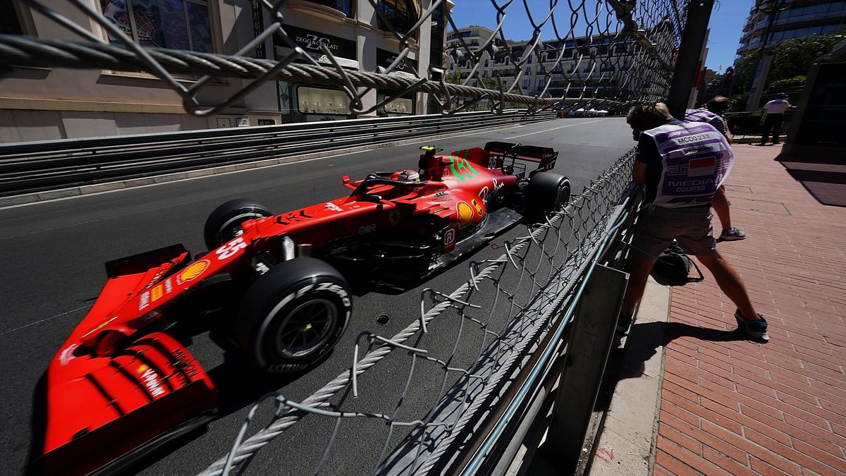 Sainz, con su Ferrari, este domingo en Mónaco. Sainz, con su Ferrari, este domingo en Mónaco.