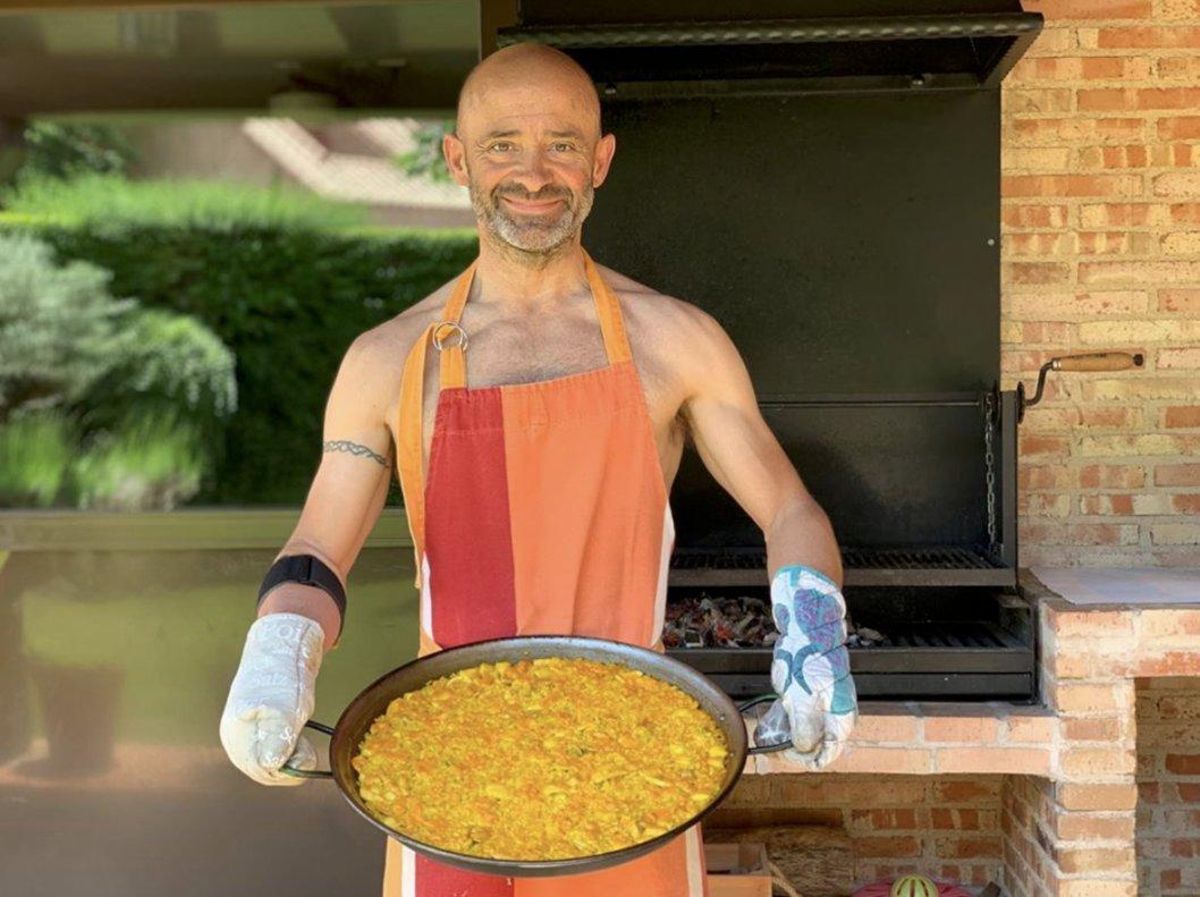Antonio Lobato posando como cocinero porno Antonio Lobato posando como cocinero porno