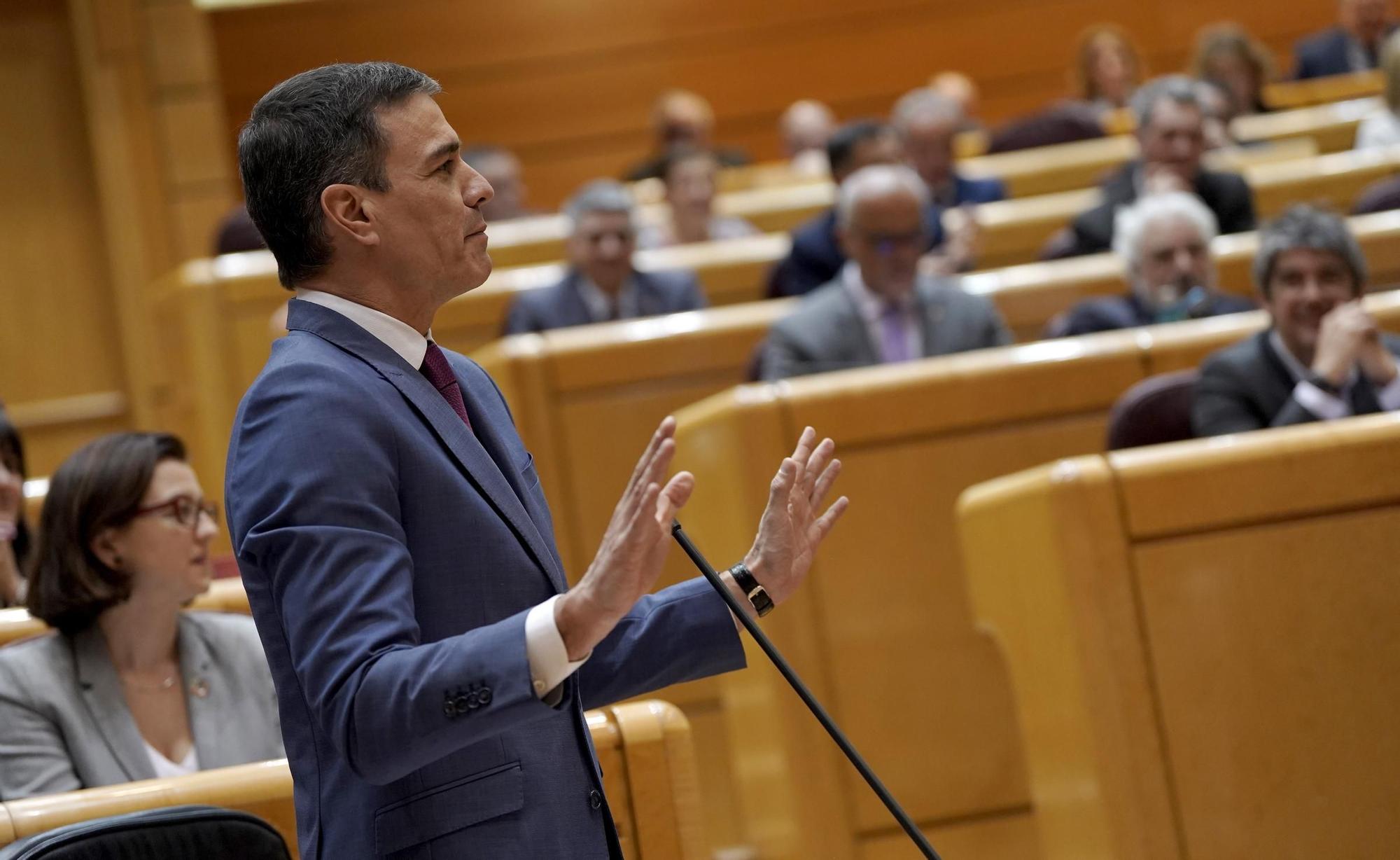 Pedro Sánchez, con la cruz a cuestas