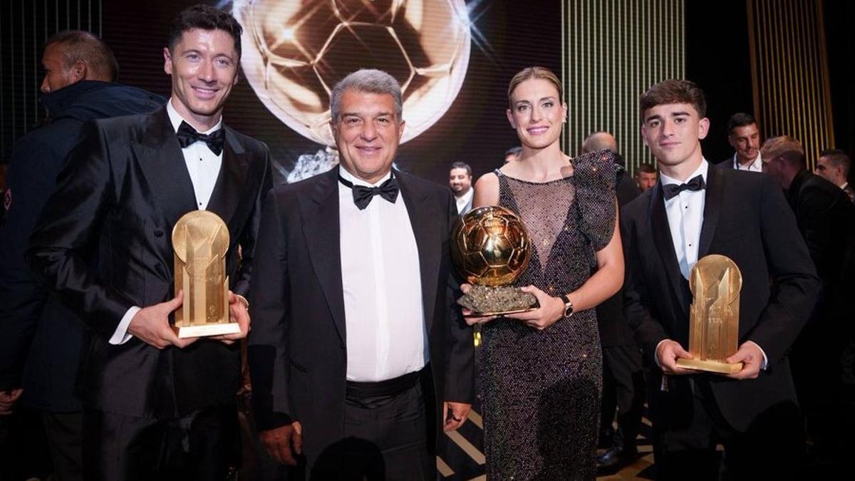 Lewandowski, Laporta, Alexia Putellas y Gavi, en la gala del Balón de Oro en París. Lewandowski, Laporta, Alexia Putellas y Gavi, en la gala del Balón de Oro en París.