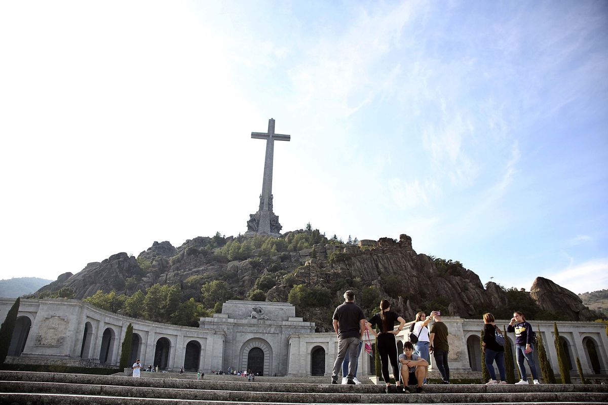 Explanada de la basílica del Valle de los Caídos. Explanada de la basílica del Valle de los Caídos.
