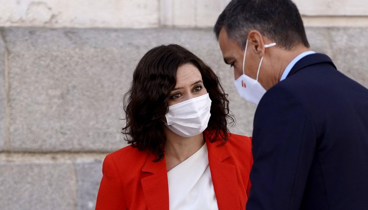 Isabel Díaz Ayuso recibe a Pedro Sánchez en la Puerta del Sol, sede del Gobierno de Madrid, el 21 de septiembre. Isabel Díaz Ayuso recibe a Pedro Sánchez en la Puerta del Sol, sede del Gobierno de Madrid, el 21 de septiembre.