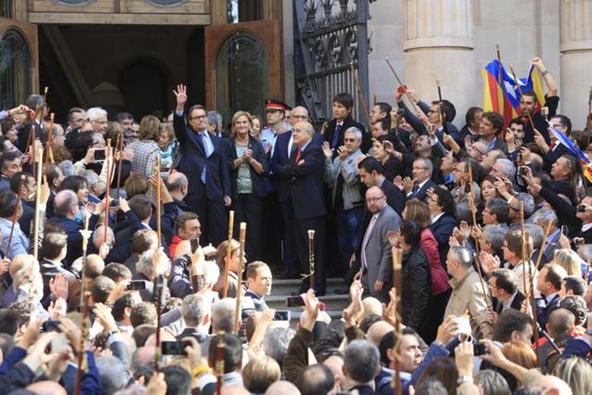 El ’president’ Artur Mas, el pasado 15 de octubre, a su salida del Palau de Justícia tras declarar como imputado por el 9-N. El ’president’ Artur Mas, el pasado 15 de octubre, a su salida del Palau de Justícia tras declarar como imputado por el 9-N.