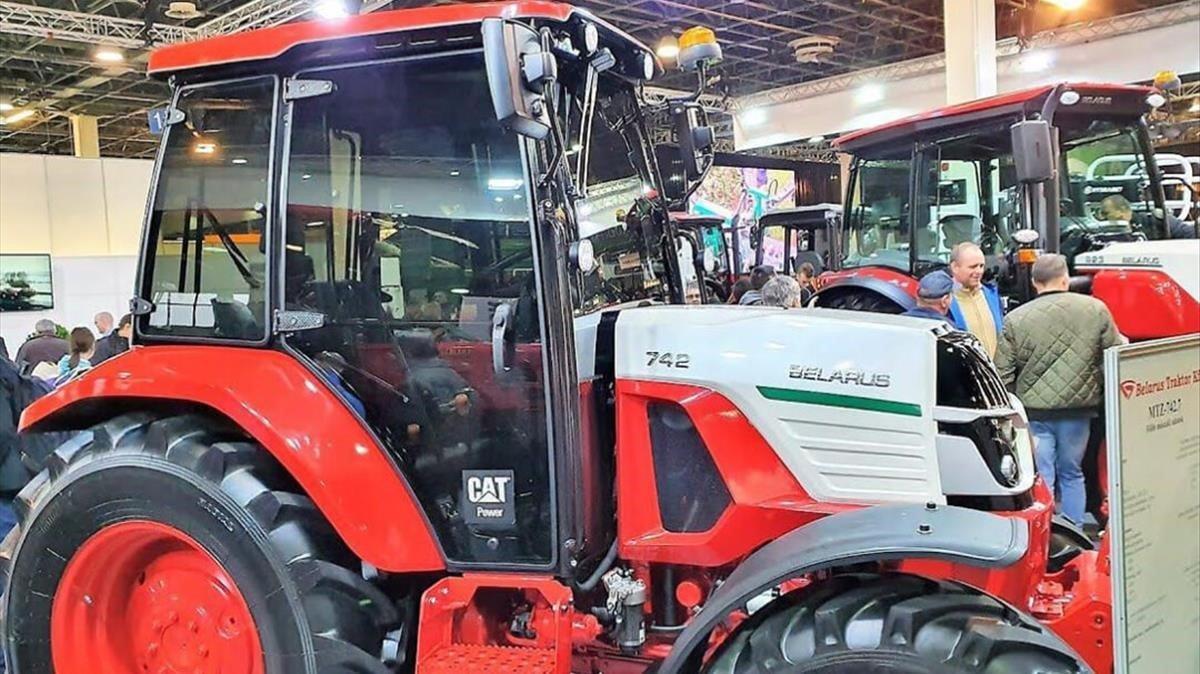 La empresa de tractores MTZ Belarus aterriza en Lleida en la Feria de Sant Miquel para abrir mercado en el sur de Europa.