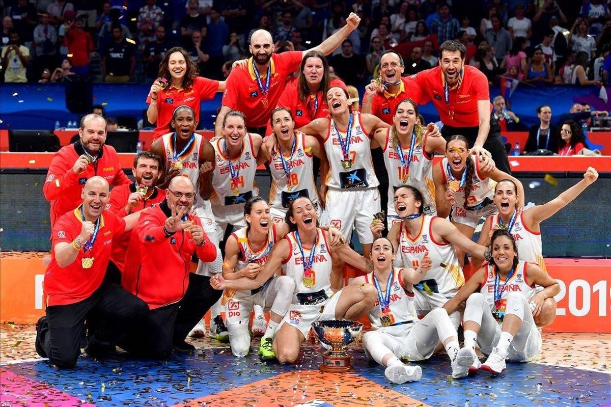 Las jugadoras de la selección española, tras su victoria en la final del Eurobasket 2019 en Belgrado Las jugadoras de la selección española, tras su victoria en la final del Eurobasket 2019 en Belgrado