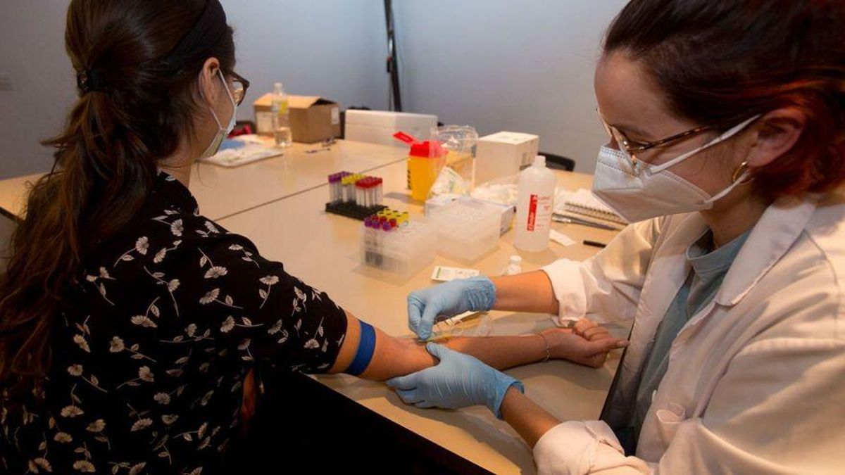 Sanidad recoge muestras de pacientes con covid persistente para buscar soluciones a la enfermedad Sanidad recoge muestras de pacientes con covid persistente para buscar soluciones a la enfermedad