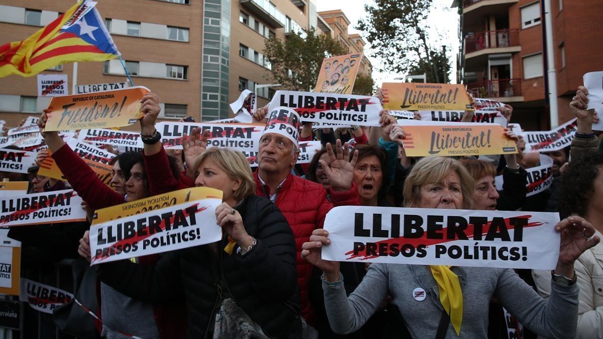 Manifestación de la ANC y Òmnium para exigira la libertad de los ’exconsellers’ presos y los ’Jordis’.