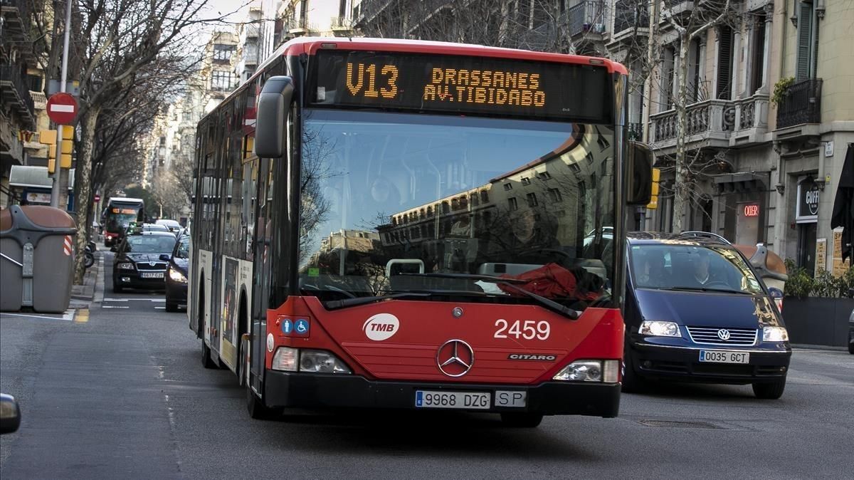 Un bus de la red ortogonal de Barcelona. Un bus de la red ortogonal de Barcelona.