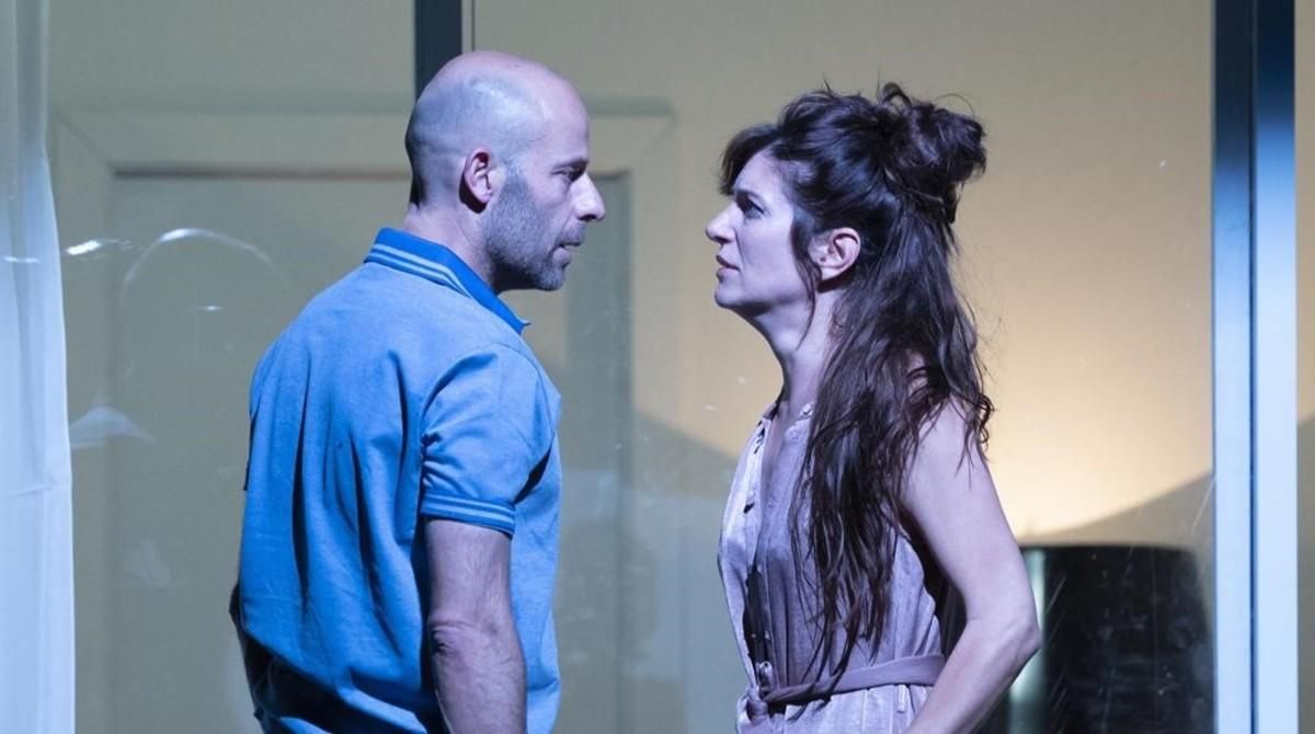 Eduard Farelo y Marina Gatell, en una escena de ’Temps salvatge’, de Josep Maria Miró. Eduard Farelo y Marina Gatell, en una escena de ’Temps salvatge’, de Josep Maria Miró.