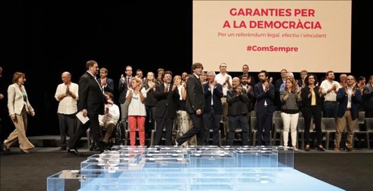 Carles Puigdemont, en el acto en el Teatre Nacional de Catalunya para presentar la ley del referéndum, el 4 de julio. Carles Puigdemont, en el acto en el Teatre Nacional de Catalunya para presentar la ley del referéndum, el 4 de julio.