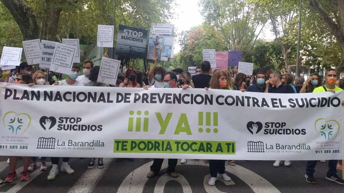 La primera manifestació contra el suïcidi exigeix mesures urgents La primera manifestació contra el suïcidi exigeix mesures urgents