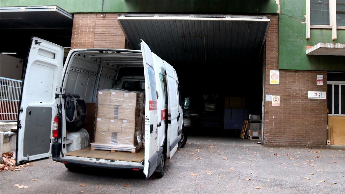 Entrada de la empresa Enquadernacions Rovira de Sabadell, donde la Guardia Civil se ha incautado de material para el referéndum. Entrada de la empresa Enquadernacions Rovira de Sabadell, donde la Guardia Civil se ha incautado de material para el referéndum.