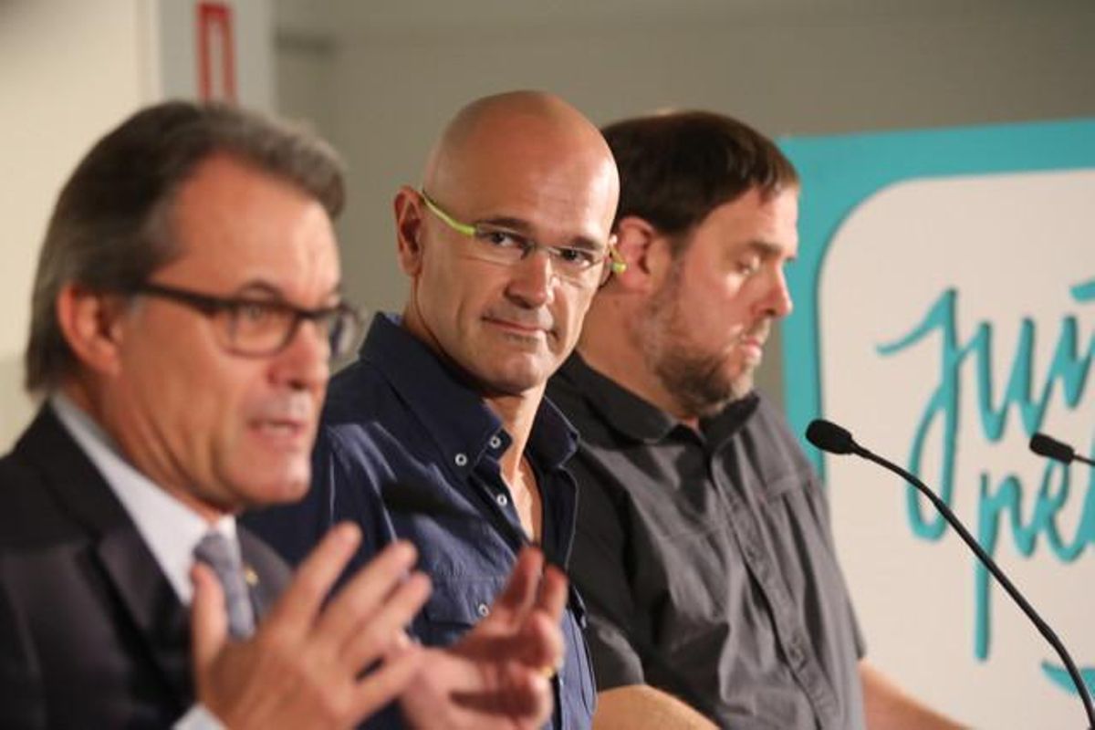 Artur Mas, Raül Romeva y Oriol Junqueras, este lunes, 21 de septiembre, en un acto de Junts pel Sí. Artur Mas, Raül Romeva y Oriol Junqueras, este lunes, 21 de septiembre, en un acto de Junts pel Sí.