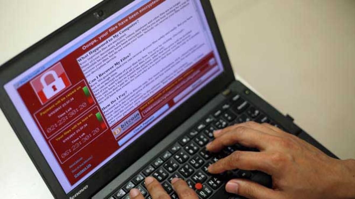 Un programador muestra un ejemplo de ataque ’ransomware’. Un programador muestra un ejemplo de ataque ’ransomware’.
