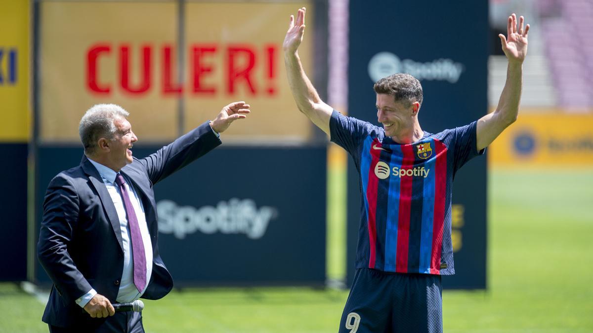 Laporta aixeca contra rellotge un súper Barça amb suspens