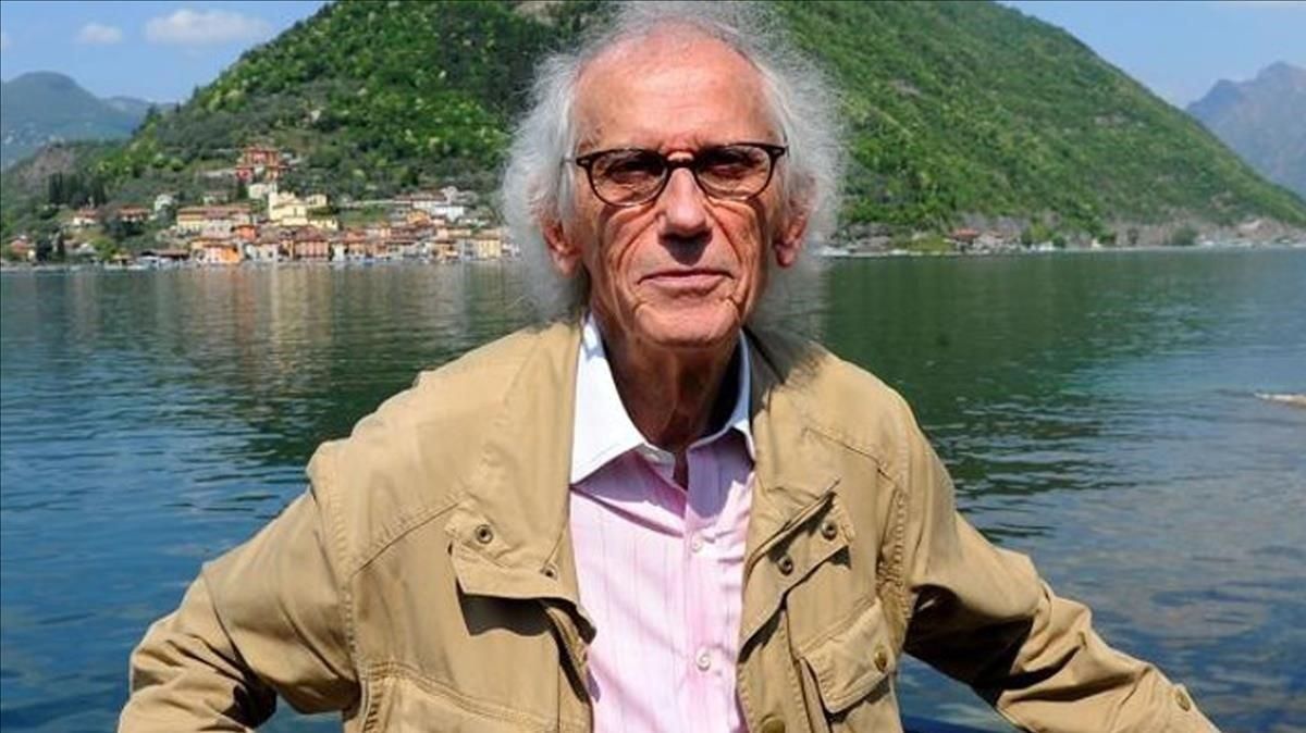 El artista Christo en el Lago Iseo de Italia. El artista Christo en el Lago Iseo de Italia.