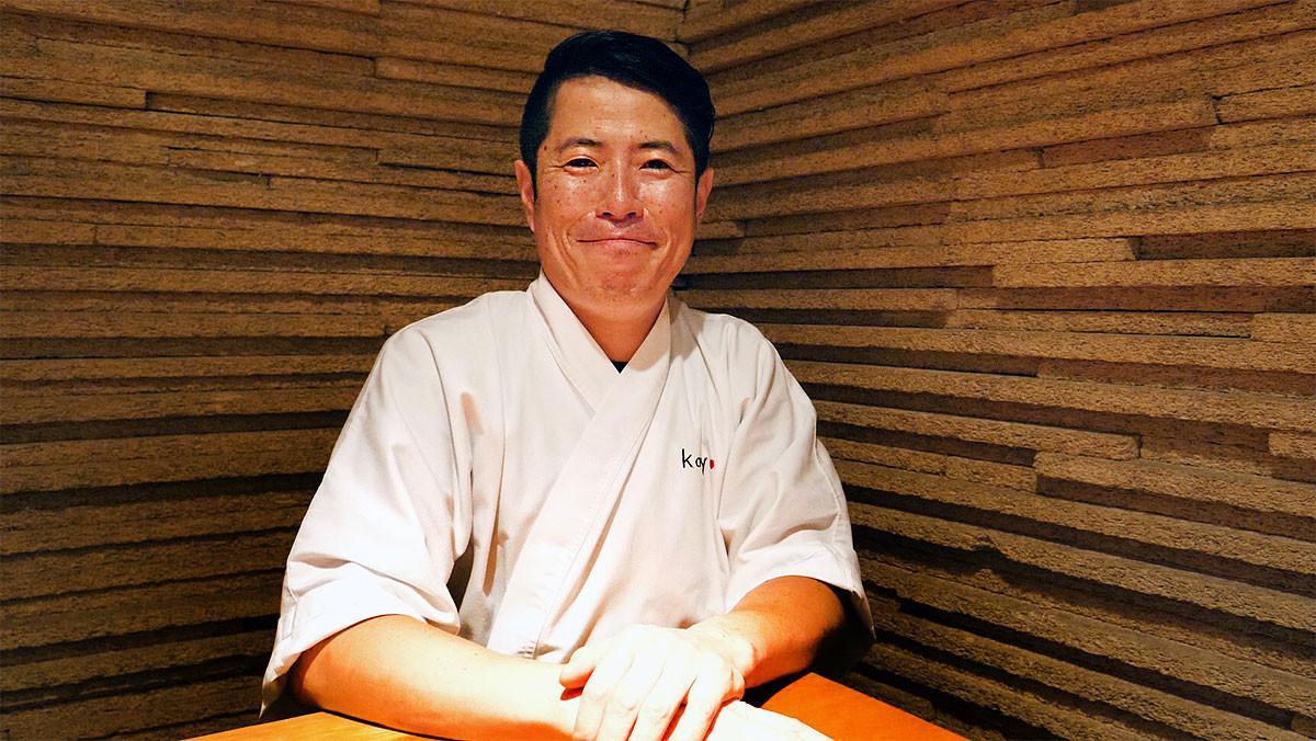 El ’itamae’ Hideki Matsuhisa, maestro del cuchillo y el movimiento rápido de dedos.