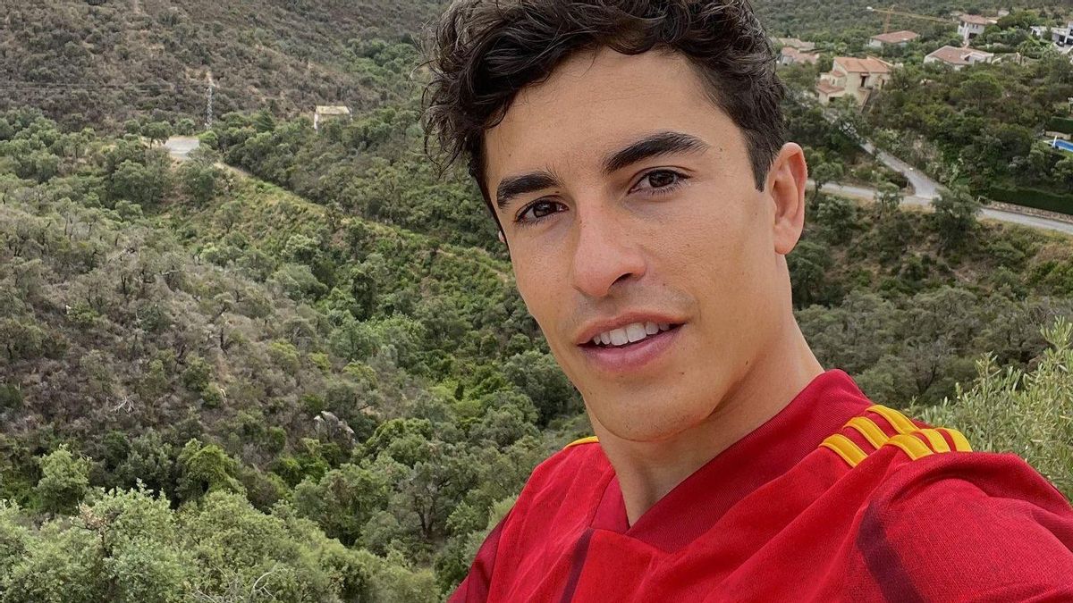 Marc Márquez sale a entrenar con la camiseta de la selección. Marc Márquez sale a entrenar con la camiseta de la selección.