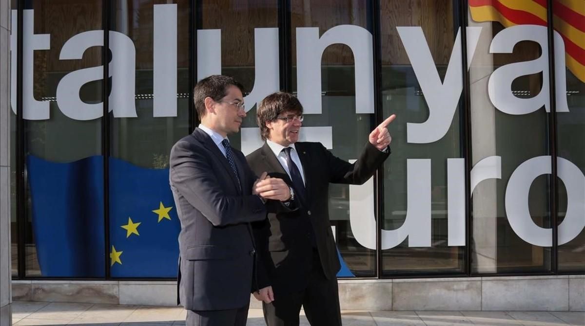 Amadeu Altafaj, junto a Puigdemont, durante una reunión en Bruselas en mayo del 2016. Amadeu Altafaj, junto a Puigdemont, durante una reunión en Bruselas en mayo del 2016.