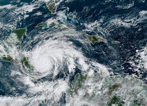 Imagen satelital del huracán Iota sobre Centoamérica.