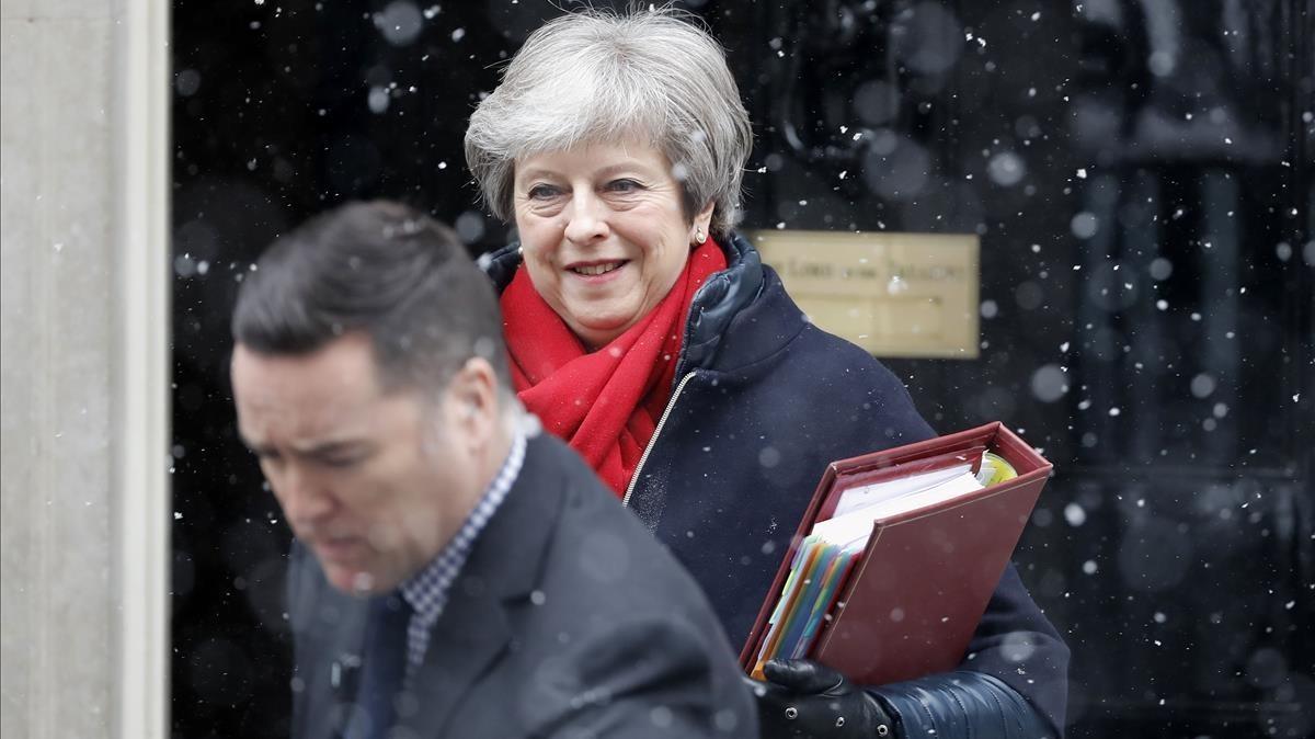 May abandona el número 10 de Downing Street, en Londres, el 28 de febrero.