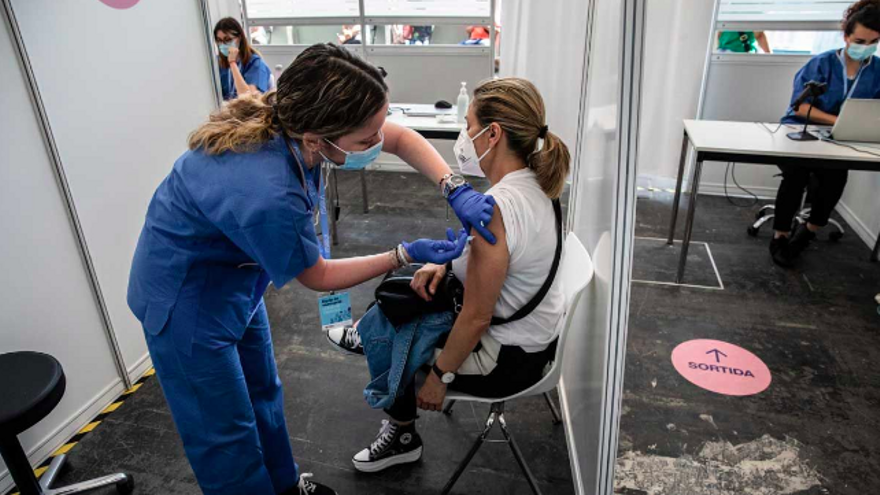 Scientists and doctors ask to universalize the vaccine due to the increase in cases from 15 to 30 years in Barcelona